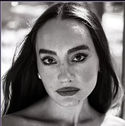 Zoe Caraiani